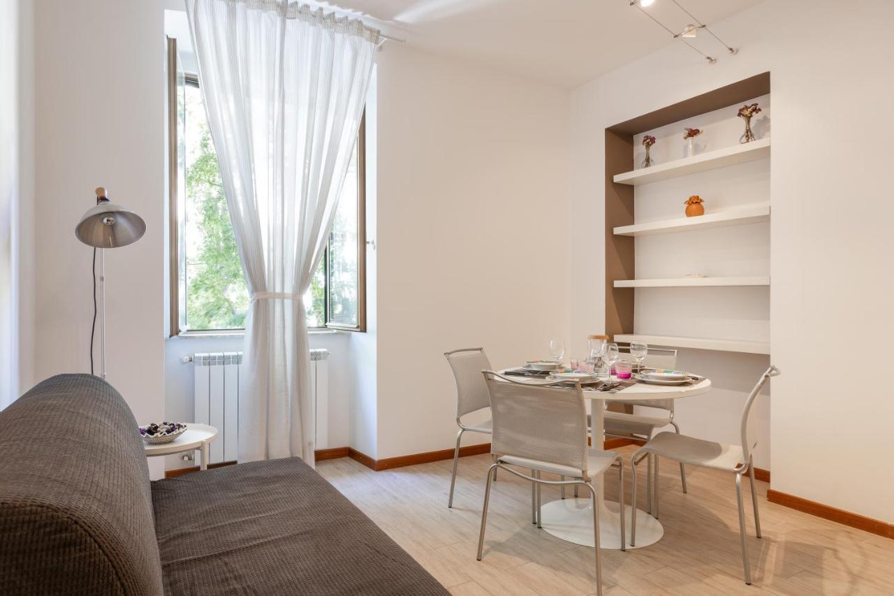 La Via Di Nandi Apartment Trieste Luaran gambar